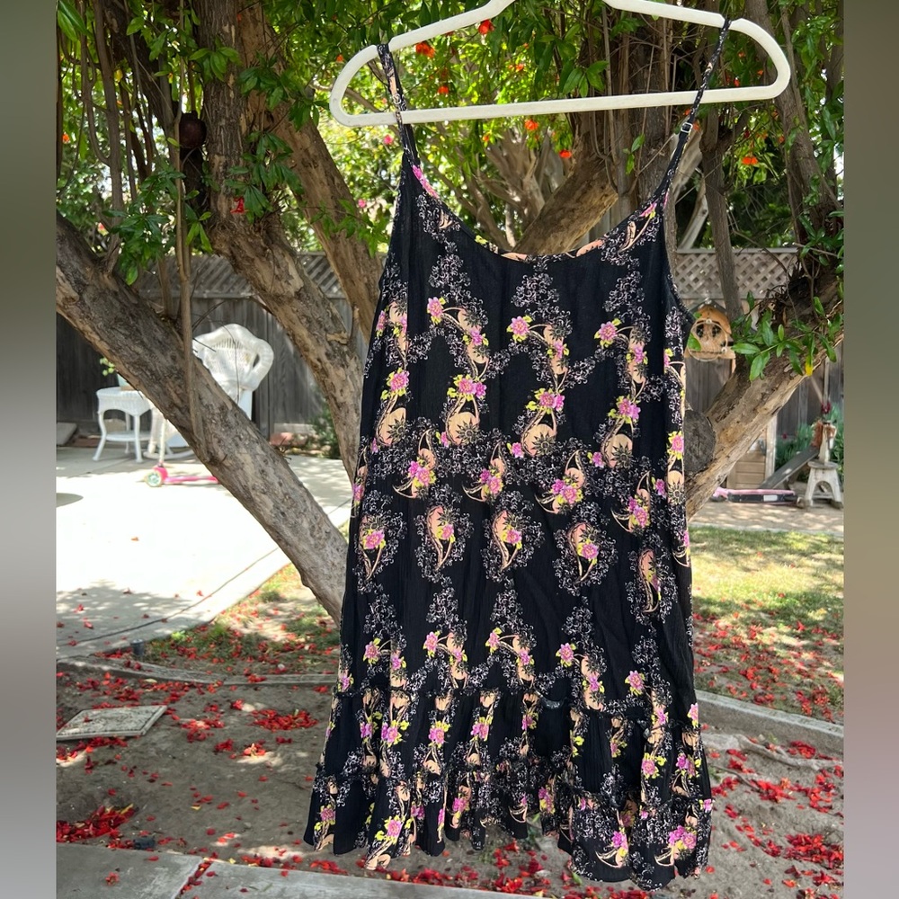 Vintage Floral Patterned Black Dress